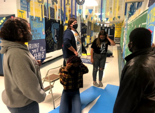Junior Chrysla Jewell takes a moment to consider what to draw next on a Spirit Week poster as fellow juniors Anna Monge, Dillan Baird, Kaitlin Lindsey, and Davion Hicks look on. (Sept. 22)