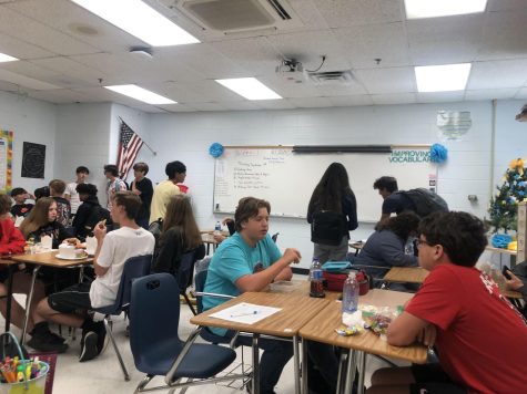 Students use PowerHour for both social and academic purposes in English teacher Susan Sherrards room back in September 2022. 