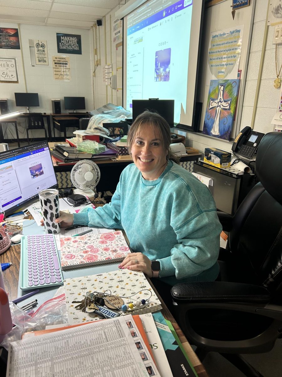 Business teacher Tiffany Spratt returns to teaching after helping her husband recover from his recent stroke 6 months ago. This is Spratt's first day back and she returned due to Mr. Spratt being able to maneuver better on his own now. (Oct. 16)