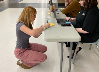 Sophomore Chloe Cook takes a moment to send a nice message to a friend at the Central Times Kindness Korner on Nov. 22. Over a hundred messages were written and will be delivered on Nov. 25. Look for another Kindness Korner in December. 