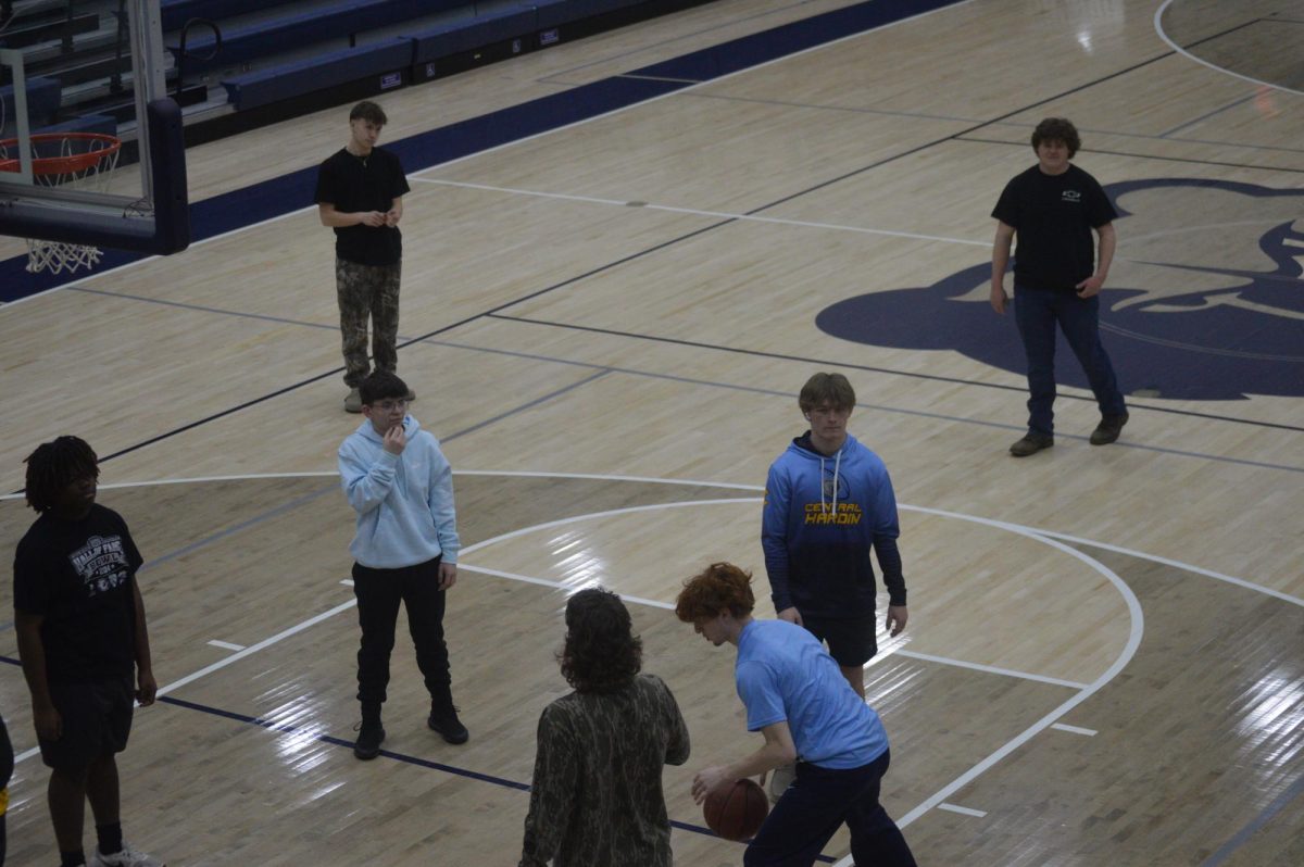 Edelen's third period conditioning class plays basketball in their free time. Senior Braxton Booth has possession of the ball and is about to shoot a layup. (Jan. 27)