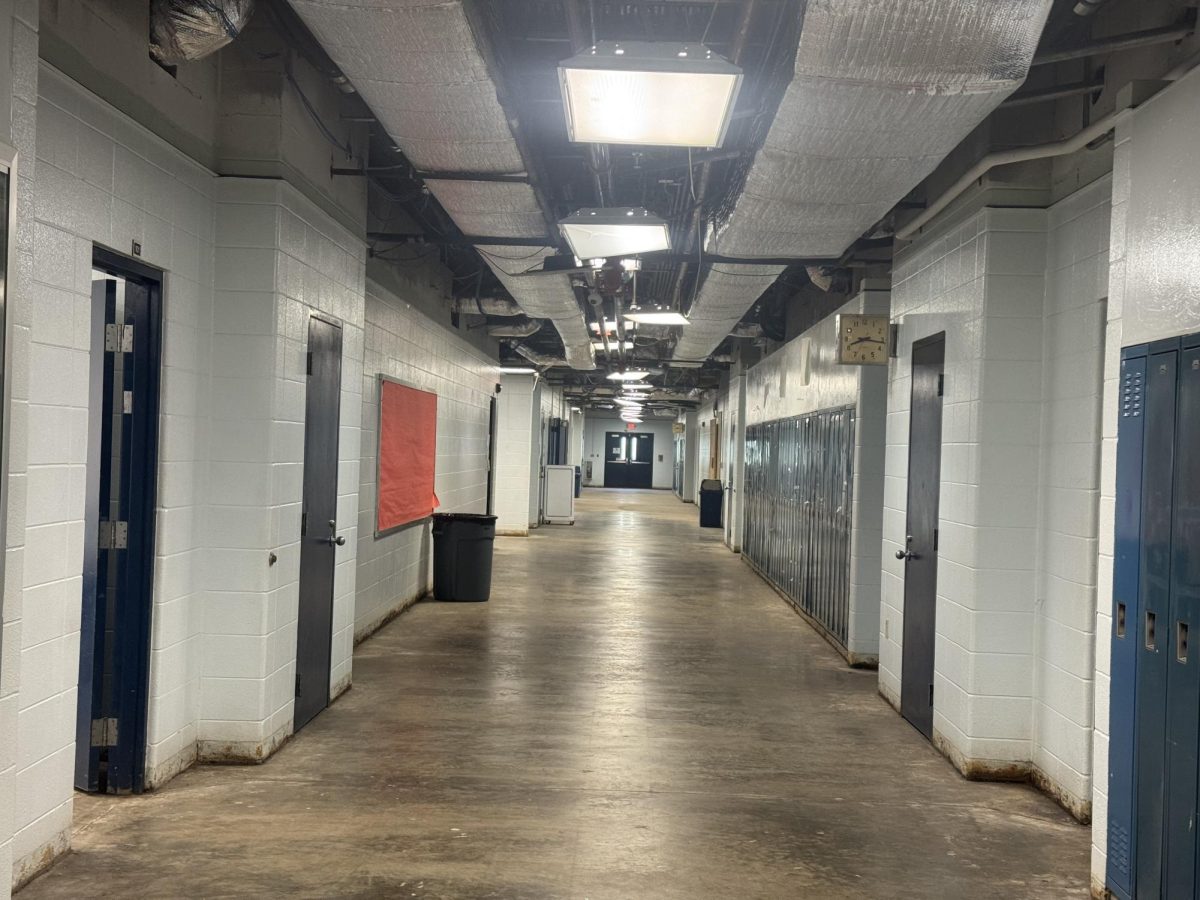 The old 100s hallway amid construction.
(Aug 8)