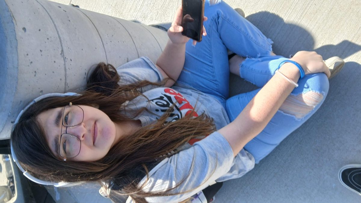 Layla Adele-ramen listening to music while she waits for the bus.